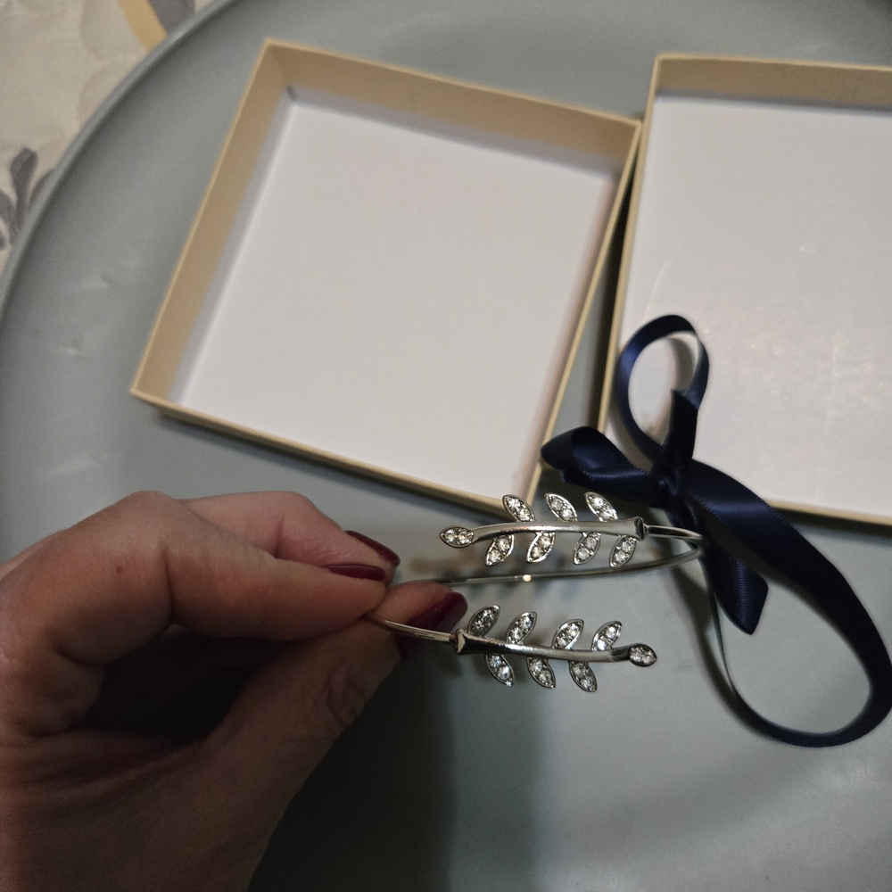 Elegant Silver Leaf Bracelet